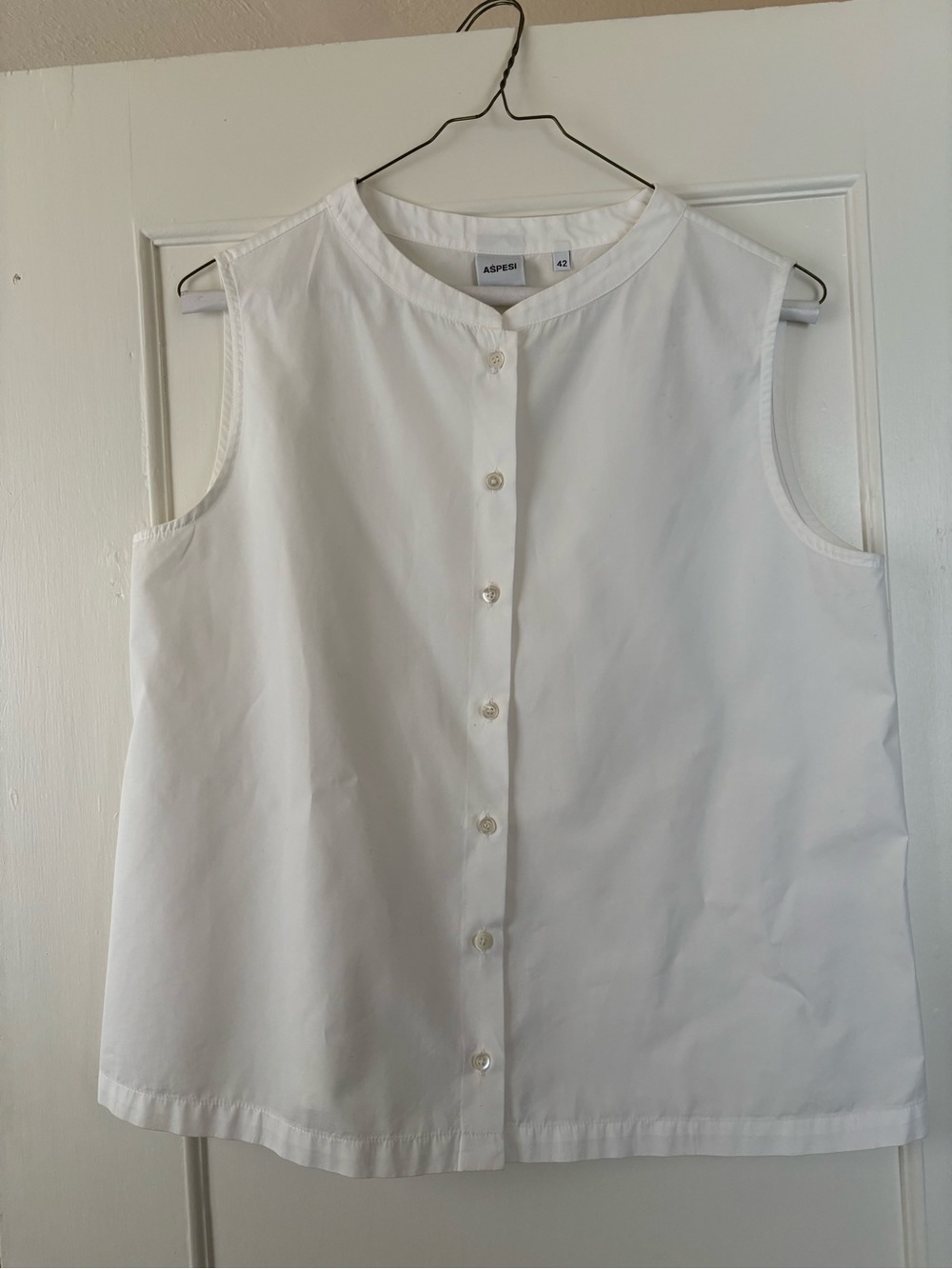 Aspesi White Sleeveless Button-Down Cotton Top